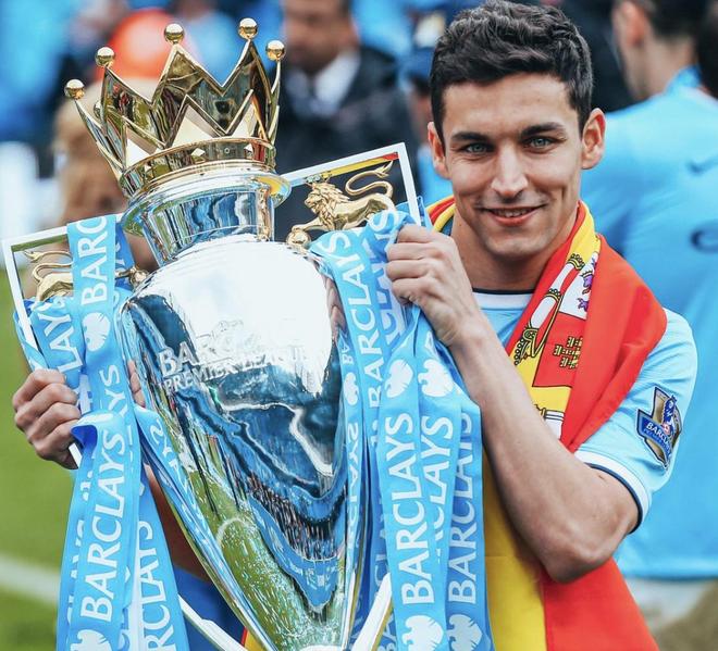 天行官网入口 -转折点！曼城远射贴柱，西甲关键时刻攻防权衡，引发热议，临场指挥获称赞(最远的边陲怎么开全图)