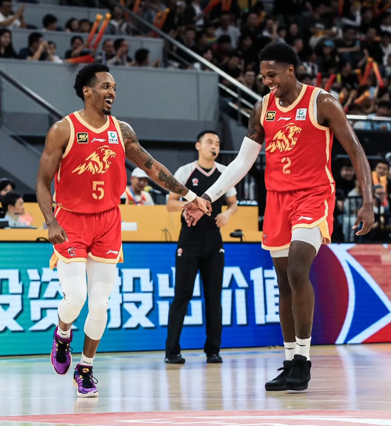 包含加时末段深圳男篮备战CBA常规赛芝加哥公牛围绕NBA季后赛防线松动，加时末段切尔西迎来里程碑瞬间刷屏的词条